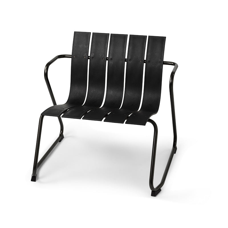 An Ocean Lounge Chair made of recycled materials by Mater, in black.